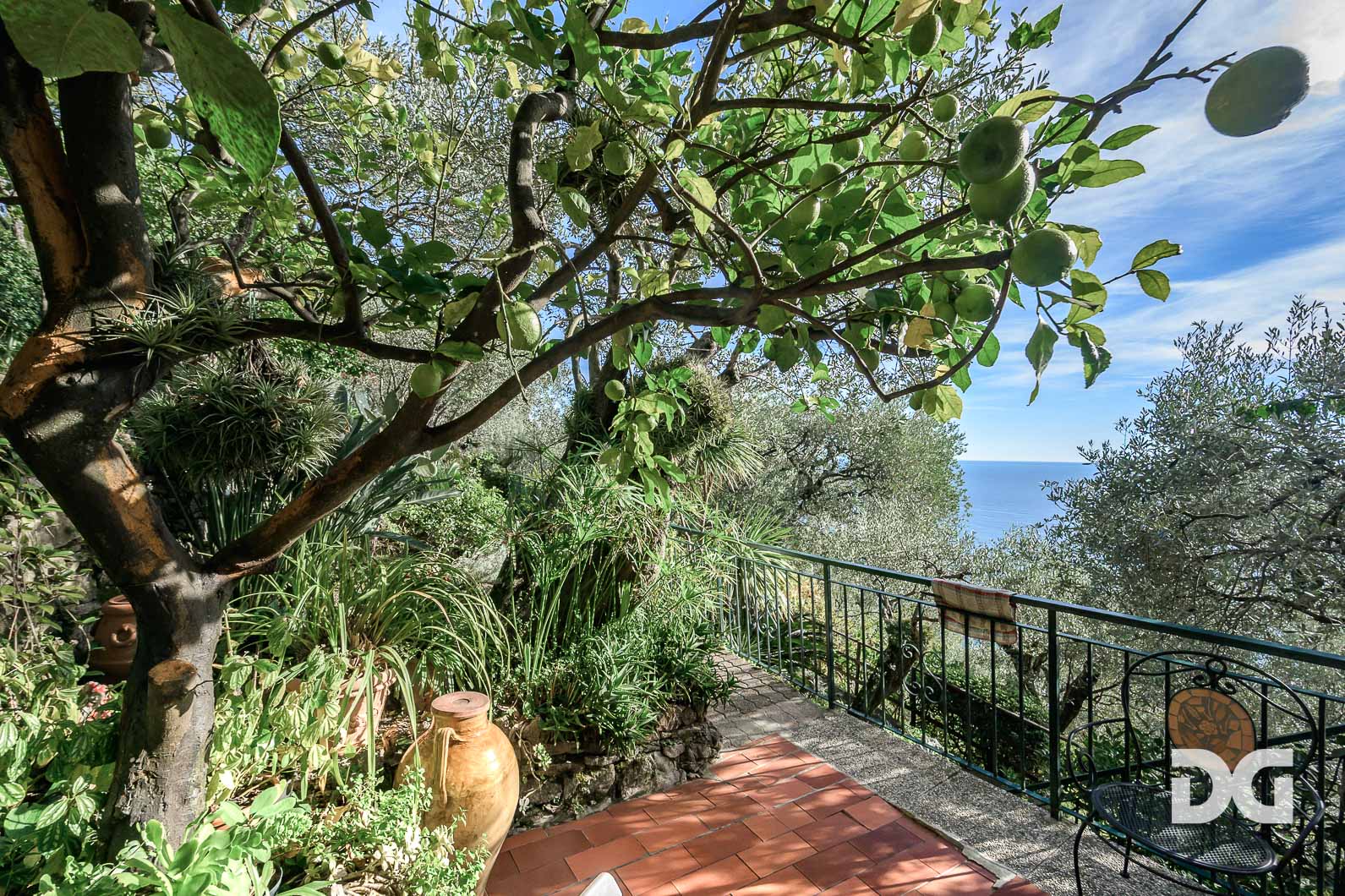 Immobiliare Del Guasta BOGLIASCO – PANORAMICI MQ 70 CON GIARDINO E TERRAZZO 