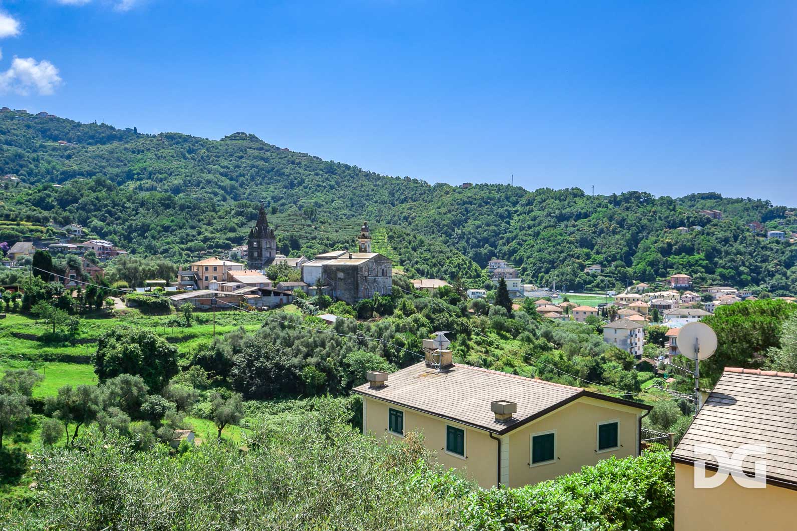 Immobiliare Del Guasta LAVAGNA-COGORNO – VILLA MQ. 270 IMMERSA NEL VERDE 