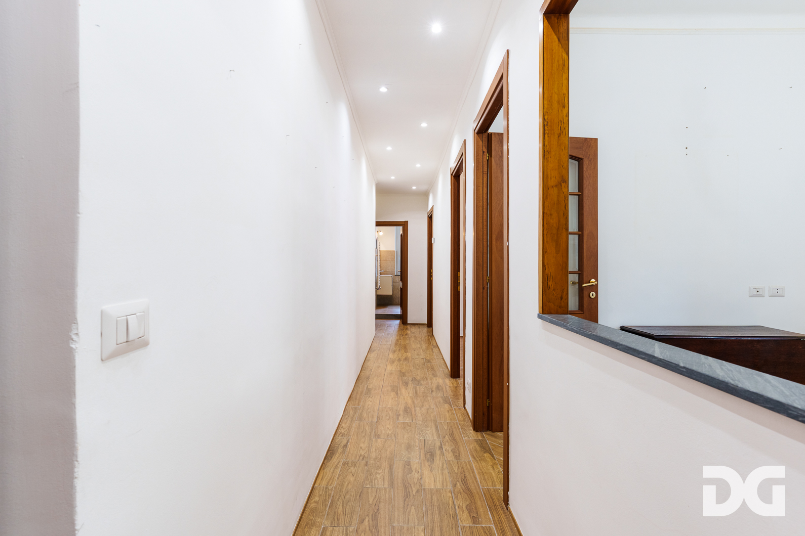 Immobiliare Del Guasta CASTELLETTO – VIA SPINOLA RISTRUTTURATI MQ. 80 CON TERRAZZO CONDOMINIALE A  TETTO 