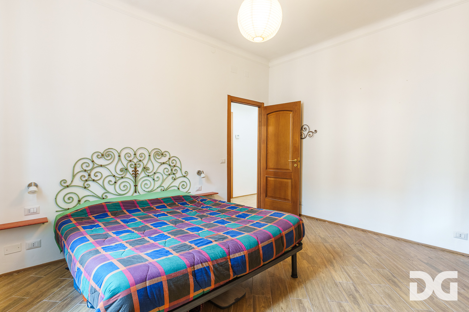 Immobiliare Del Guasta CASTELLETTO – VIA SPINOLA RISTRUTTURATI MQ. 80 CON TERRAZZO CONDOMINIALE A  TETTO 