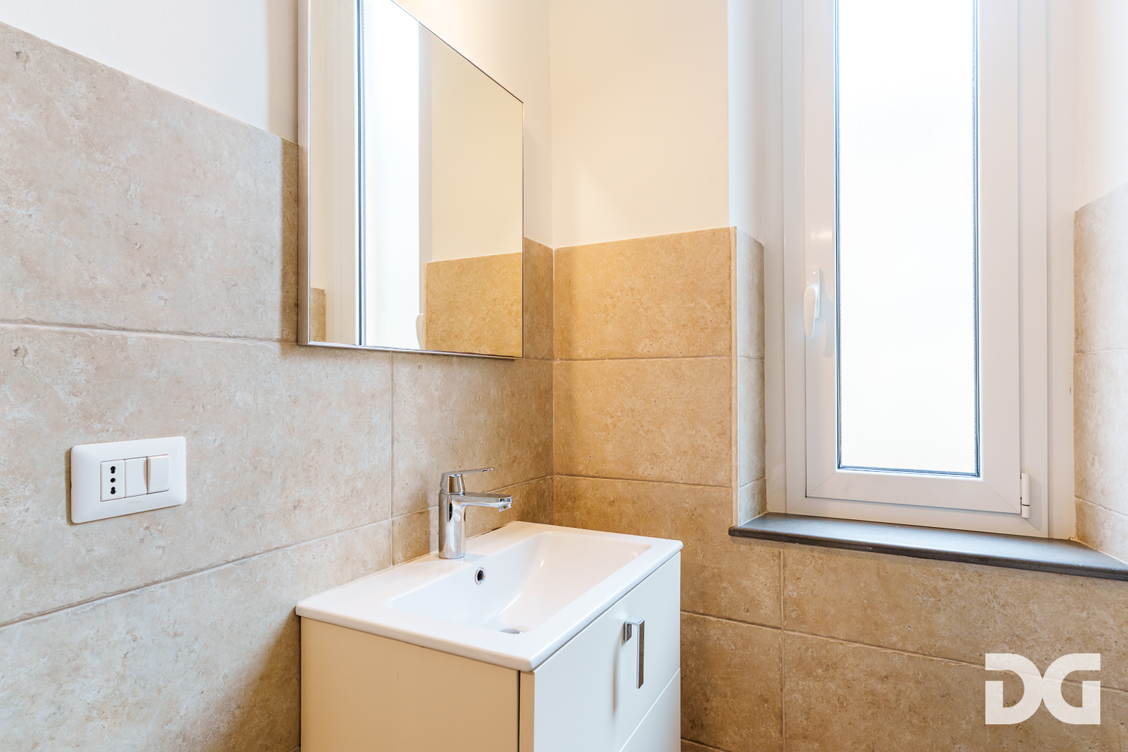 Immobiliare Del Guasta CASTELLETTO – VIA SPINOLA RISTRUTTURATI MQ. 80 CON TERRAZZO CONDOMINIALE A  TETTO 