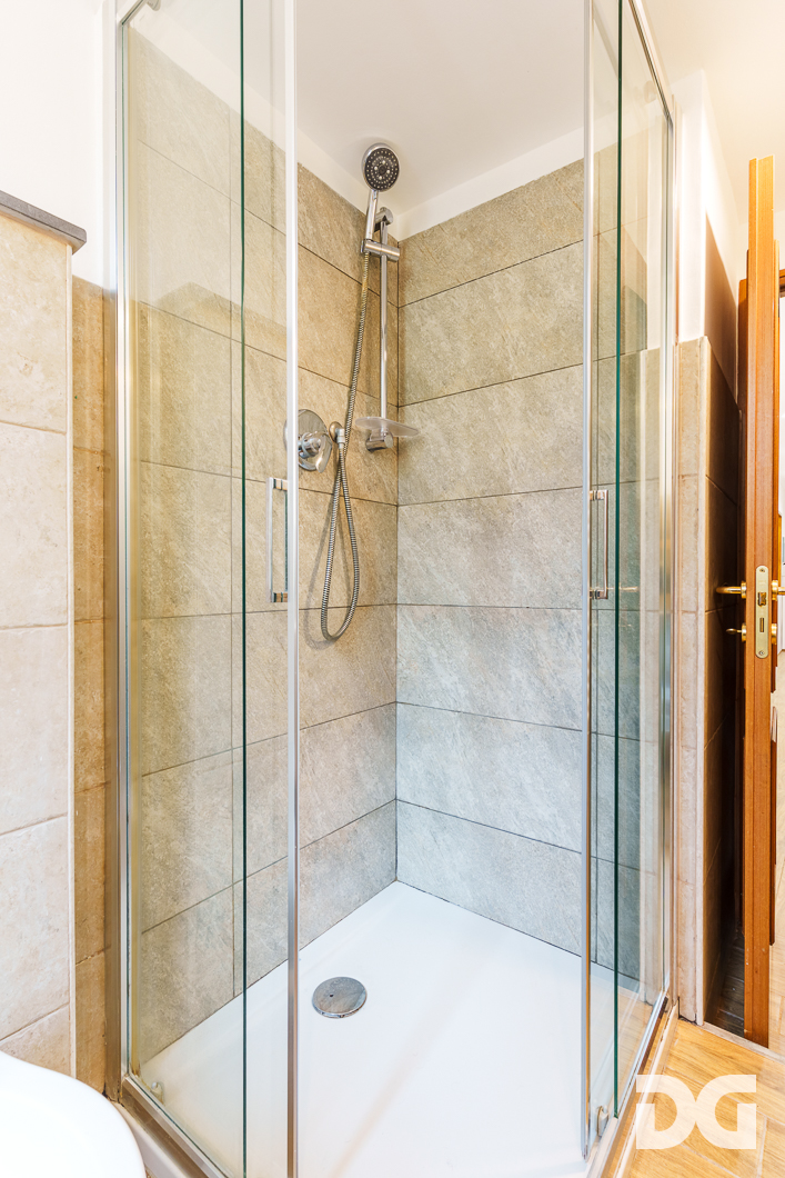 Immobiliare Del Guasta CASTELLETTO – VIA SPINOLA RISTRUTTURATI MQ. 80 CON TERRAZZO CONDOMINIALE A  TETTO 