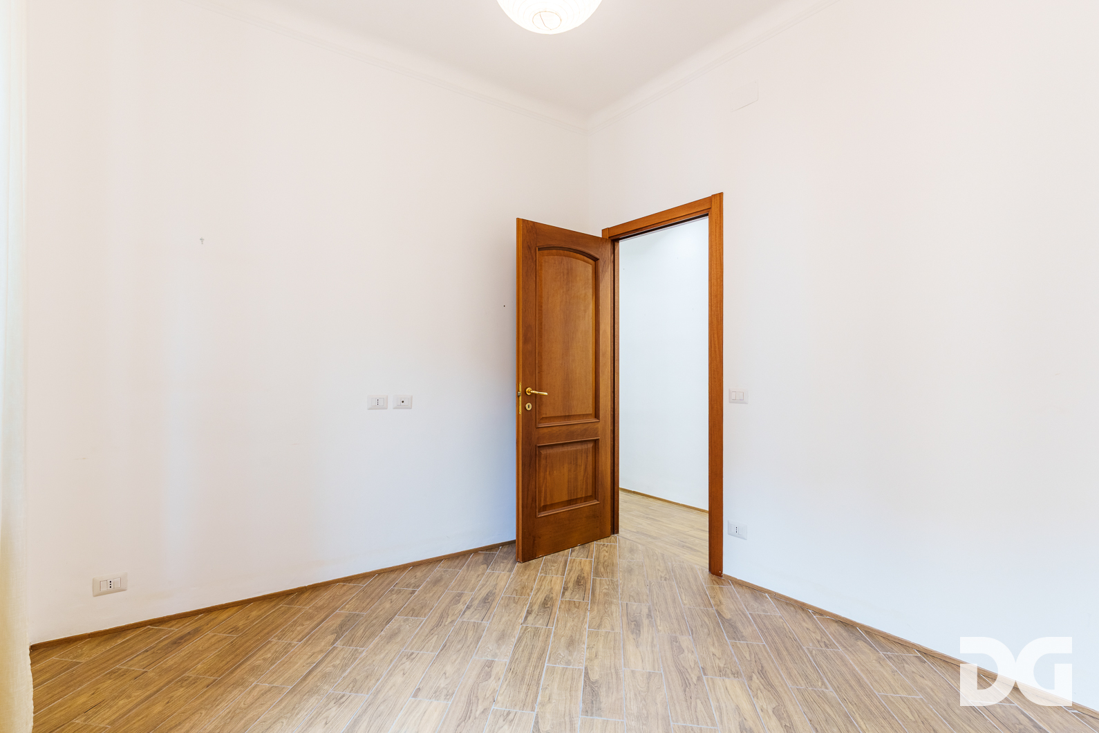 Immobiliare Del Guasta CASTELLETTO – VIA SPINOLA RISTRUTTURATI MQ. 80 CON TERRAZZO CONDOMINIALE A  TETTO 
