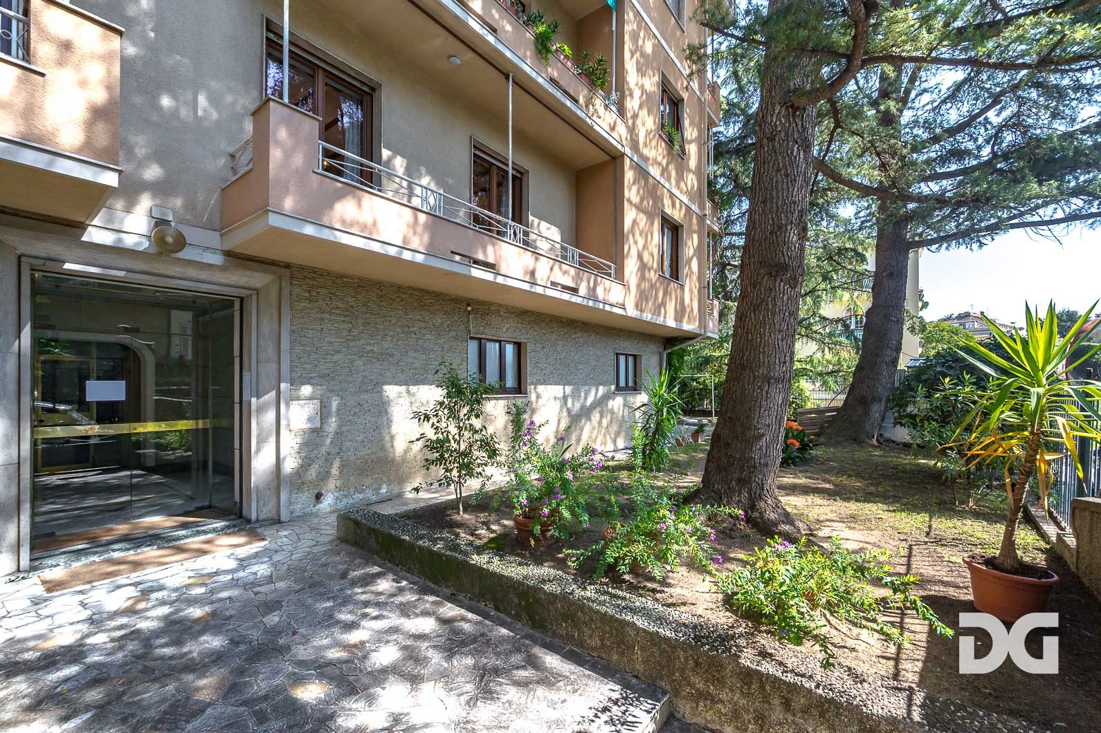 Immobiliare Del Guasta VIALE AREZZO – PRESTIGIOSI MQ. 174 CON GIARDINI (CAT. A/2) 
