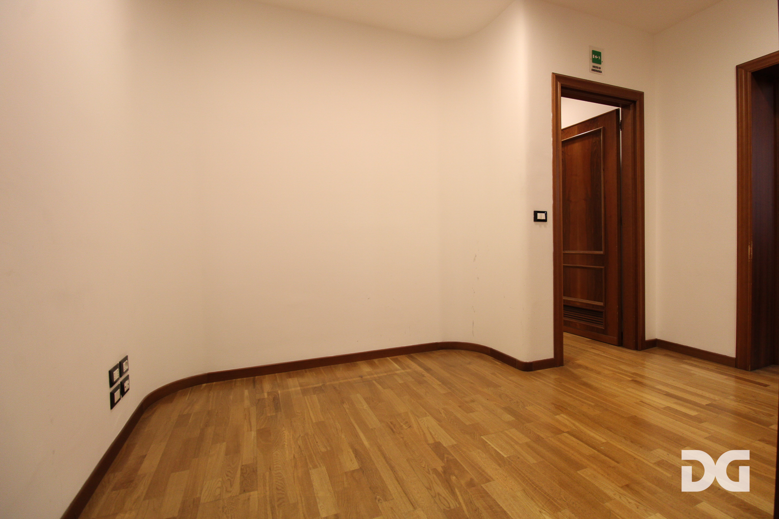 Immobiliare Del Guasta CENTRO VIA XX SETTEMBRE – UFFICIO MQ. 400 DIVISIBILE IN PERFETTO STATO 