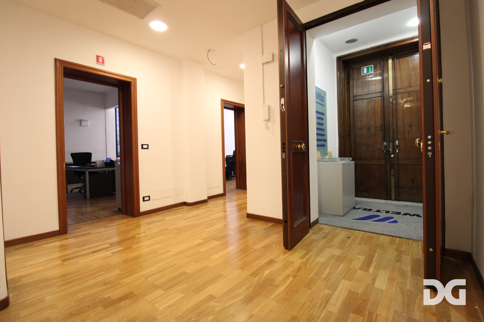 Immobiliare Del Guasta CENTRO VIA XX SETTEMBRE – UFFICIO MQ. 400 DIVISIBILE IN PERFETTO STATO 