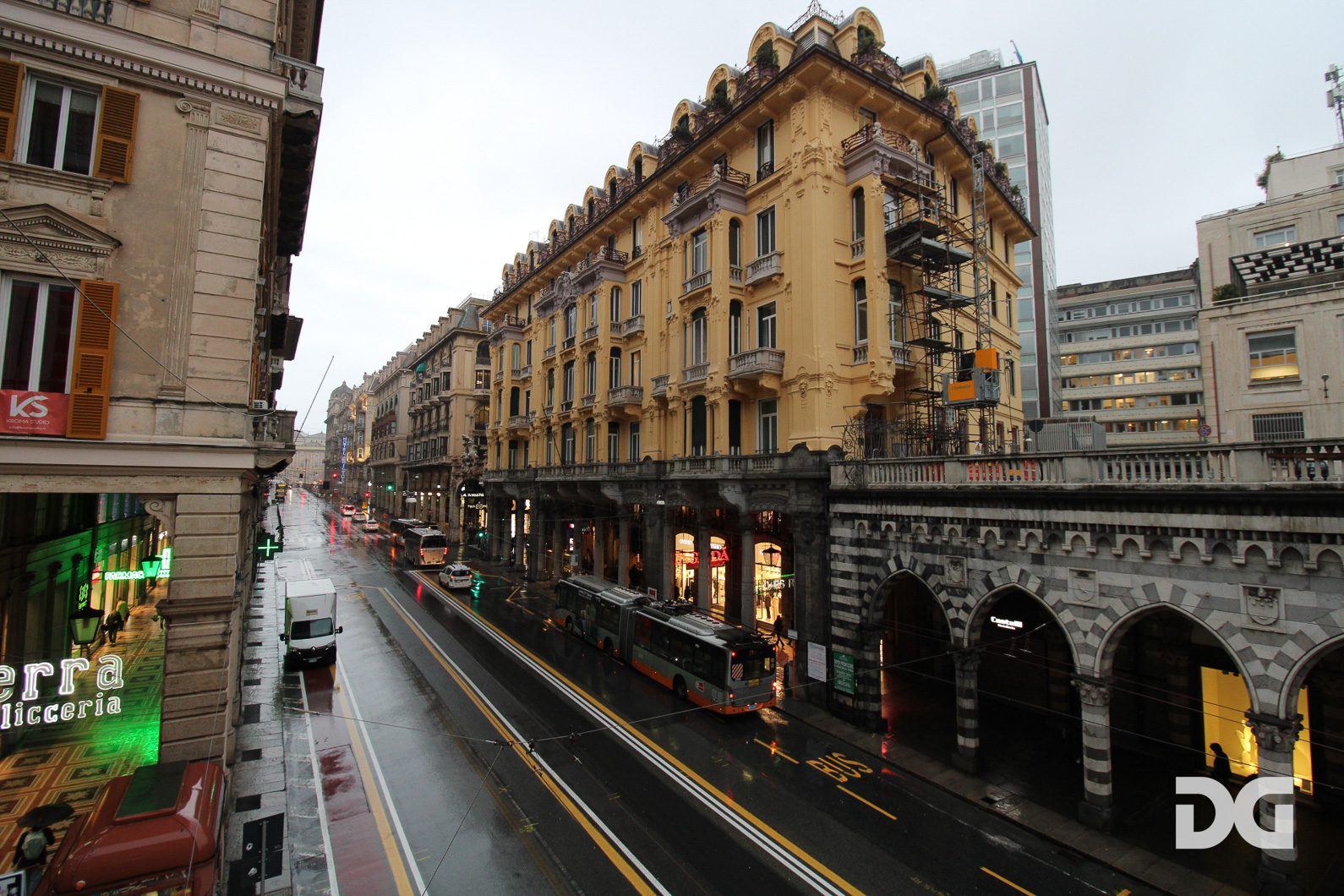 Immobiliare Del Guasta CENTRO VIA XX SETTEMBRE – UFFICIO MQ. 400 DIVISIBILE IN PERFETTO STATO 