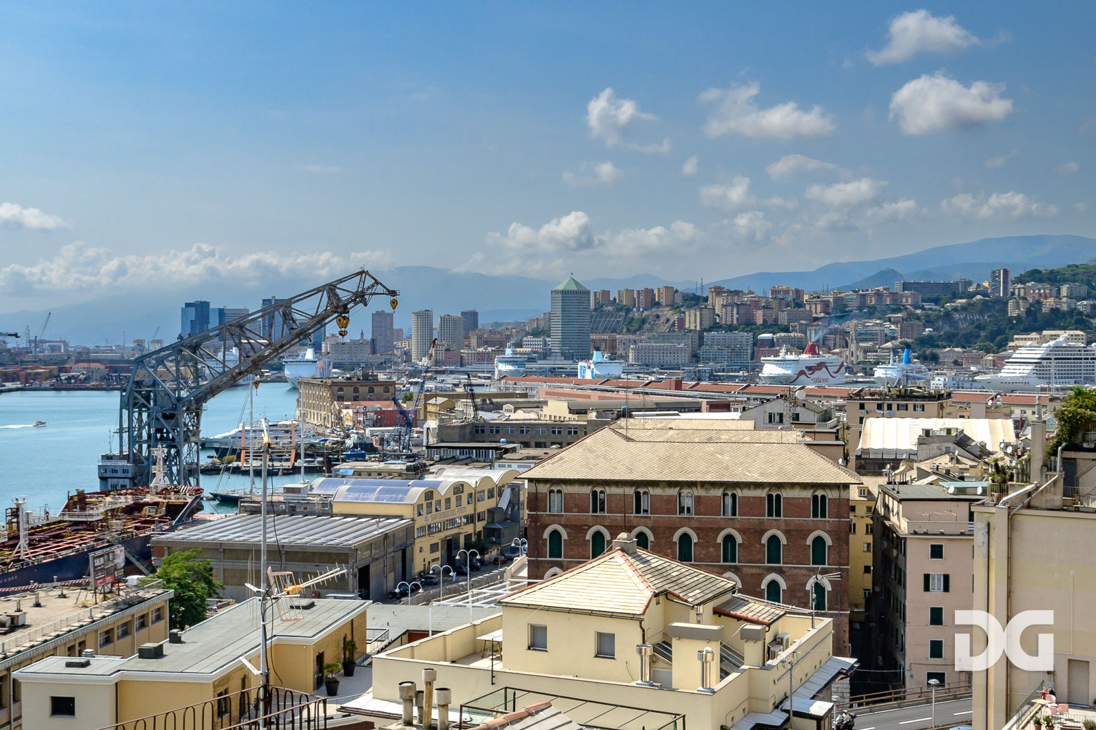 Immobiliare Del Guasta S. MARIA DI CASTELLO – MQ. 172 ULTIMO PIANO SPLENDIDA VISTA MARE 