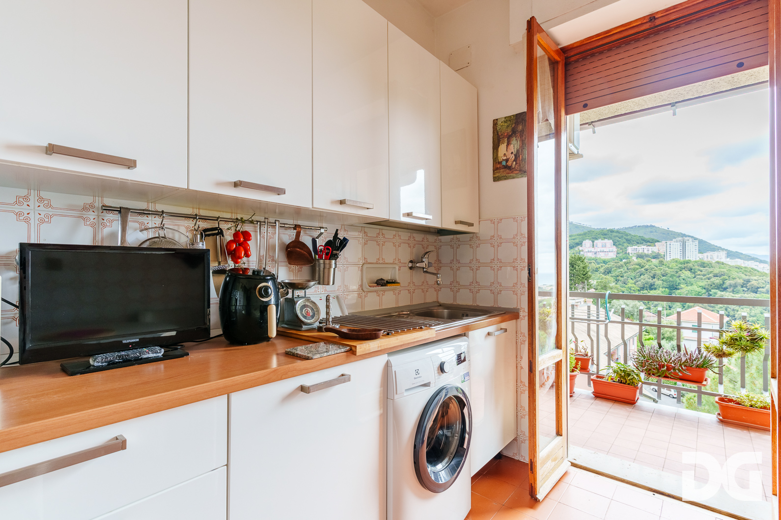 Immobiliare Del Guasta BORGORATTI – VIA MONACO SIMONE PANORAMICISSIMI MQ.145 CON POSTO AUTO