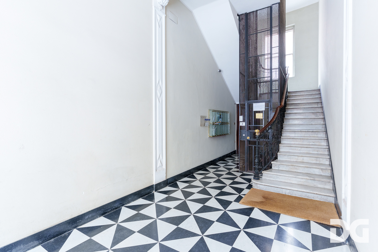 Immobiliare Del Guasta CENTRO – VIA XX SETTEMBRE MQ. 202 CON POGGIOLATA 