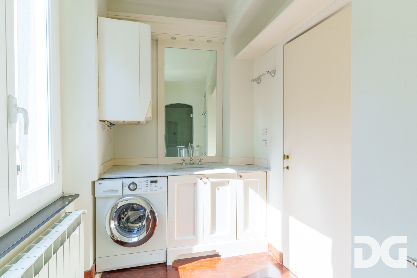 Immobiliare Del Guasta CENTROSTORICO – PIAZZA DEL FERRO RISTRUTTURATI MQ. 123 CON TERRAZZO 
