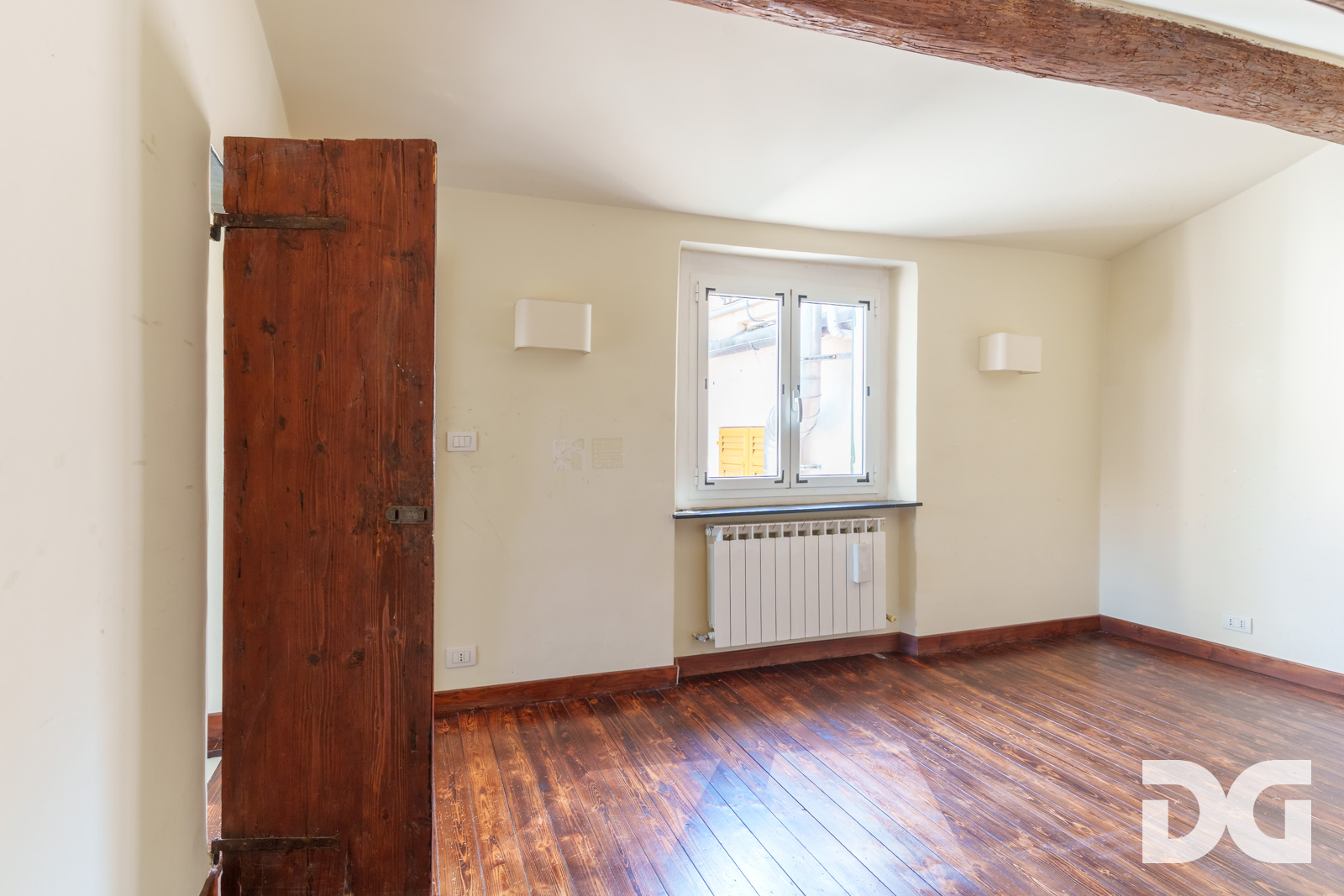 Immobiliare Del Guasta CENTROSTORICO – PIAZZA DEL FERRO RISTRUTTURATI MQ. 123 CON TERRAZZO 