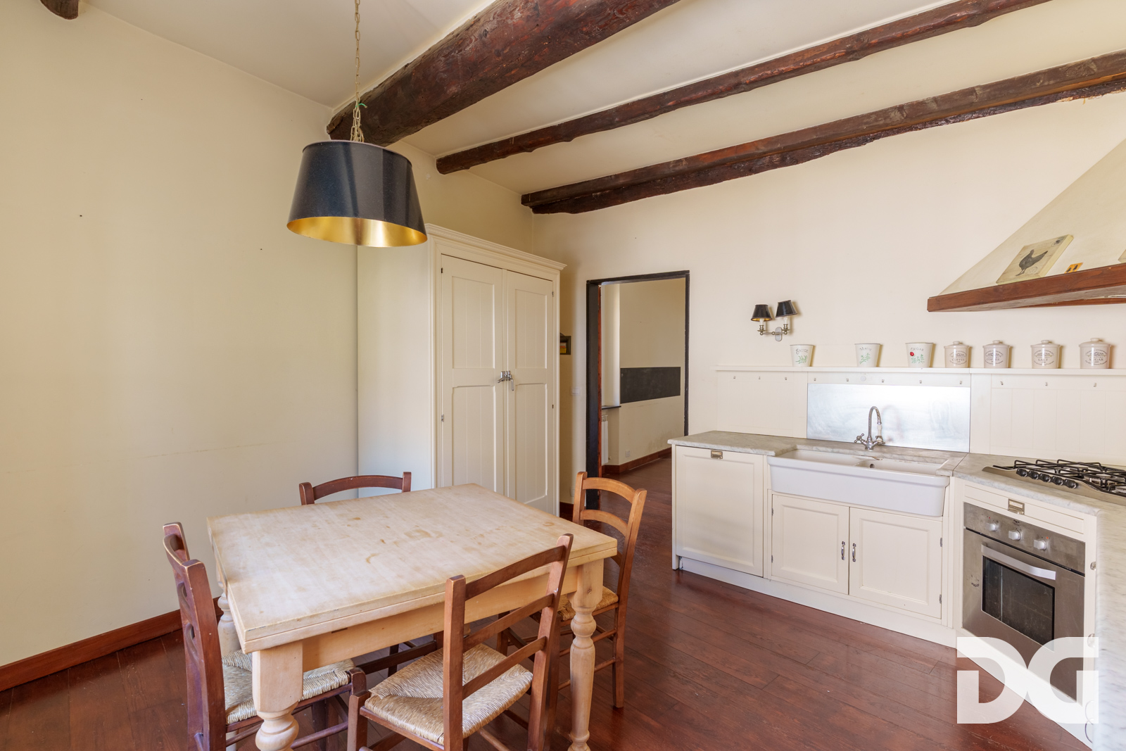 Immobiliare Del Guasta CENTROSTORICO – PIAZZA DEL FERRO RISTRUTTURATI MQ. 123 CON TERRAZZO 