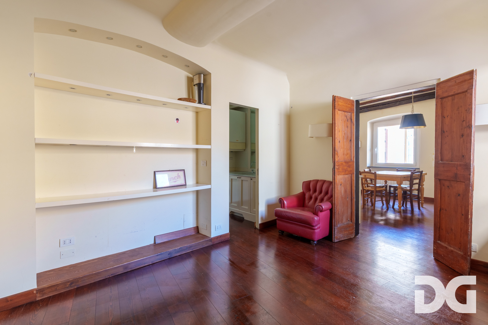 Immobiliare Del Guasta CENTROSTORICO – PIAZZA DEL FERRO RISTRUTTURATI MQ. 123 CON TERRAZZO 