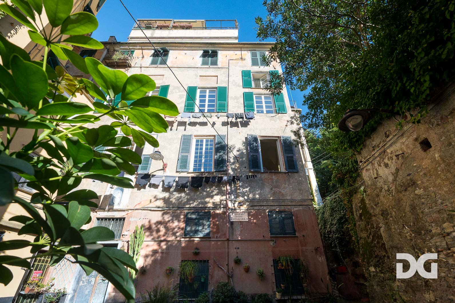 Immobiliare Del Guasta CENTRO CARMINE – PIAZZA DELLA GIUGGIOLA PANORAMICISSIMI CON TERRAZZO 