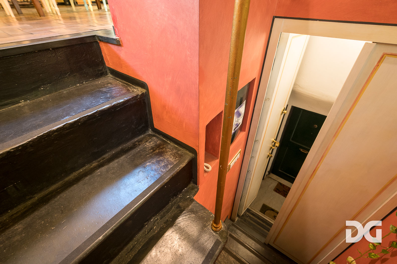 Immobiliare Del Guasta CENTRO CARMINE – PIAZZA DELLA GIUGGIOLA PANORAMICISSIMI CON TERRAZZO 
