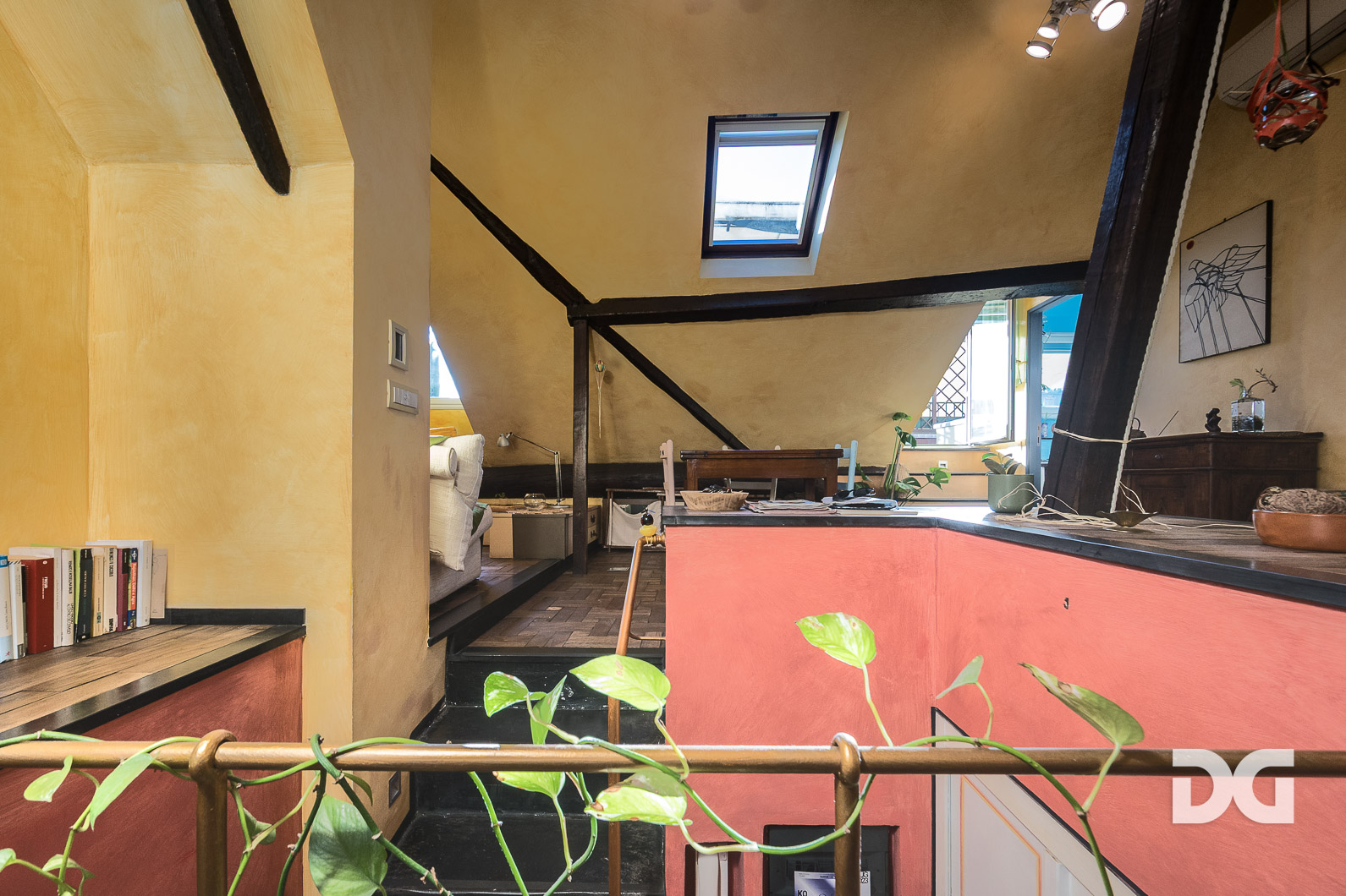 Immobiliare Del Guasta CENTRO CARMINE – PIAZZA DELLA GIUGGIOLA PANORAMICISSIMI CON TERRAZZO 