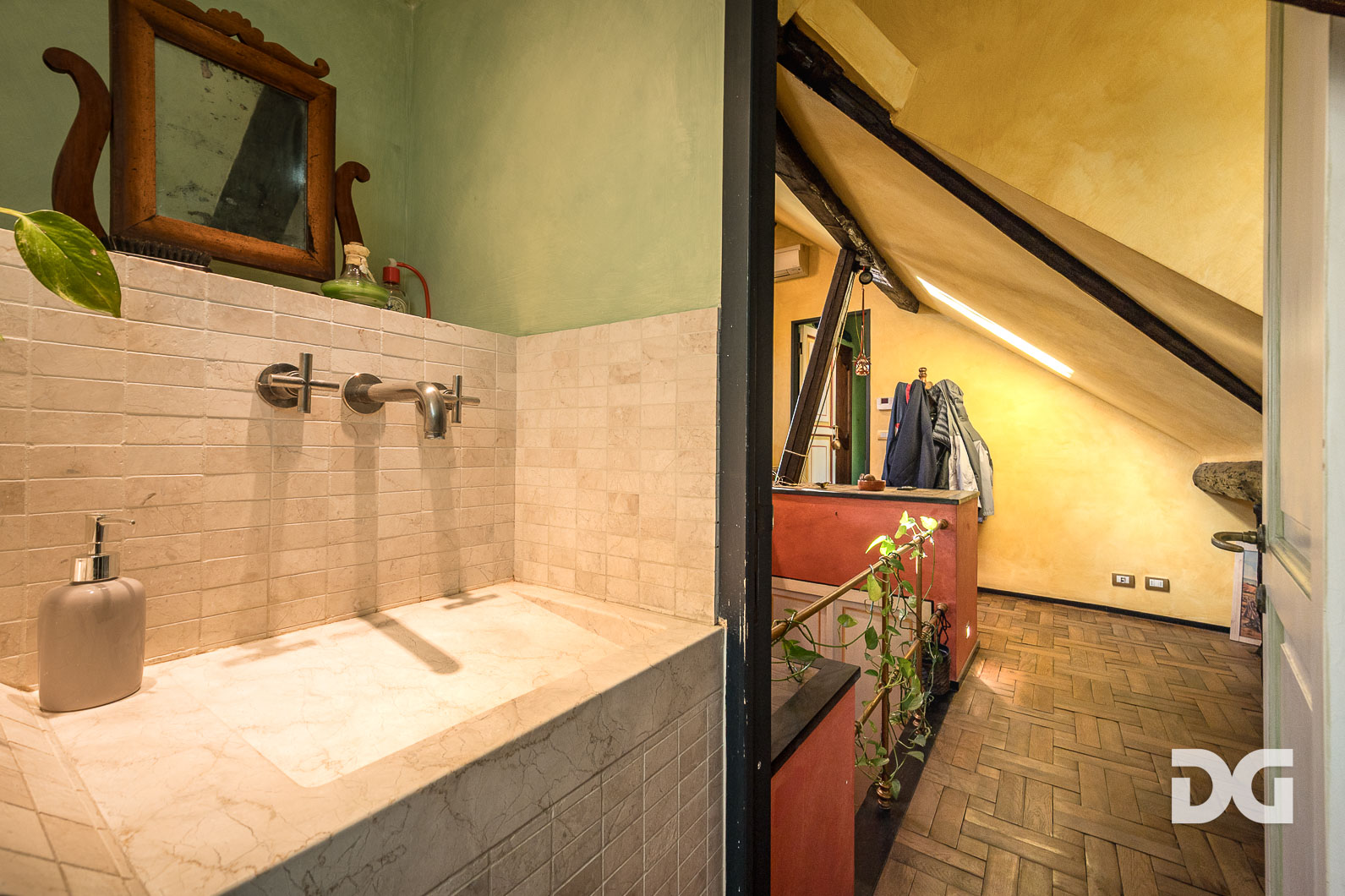 Immobiliare Del Guasta CENTRO CARMINE – PIAZZA DELLA GIUGGIOLA PANORAMICISSIMI CON TERRAZZO 