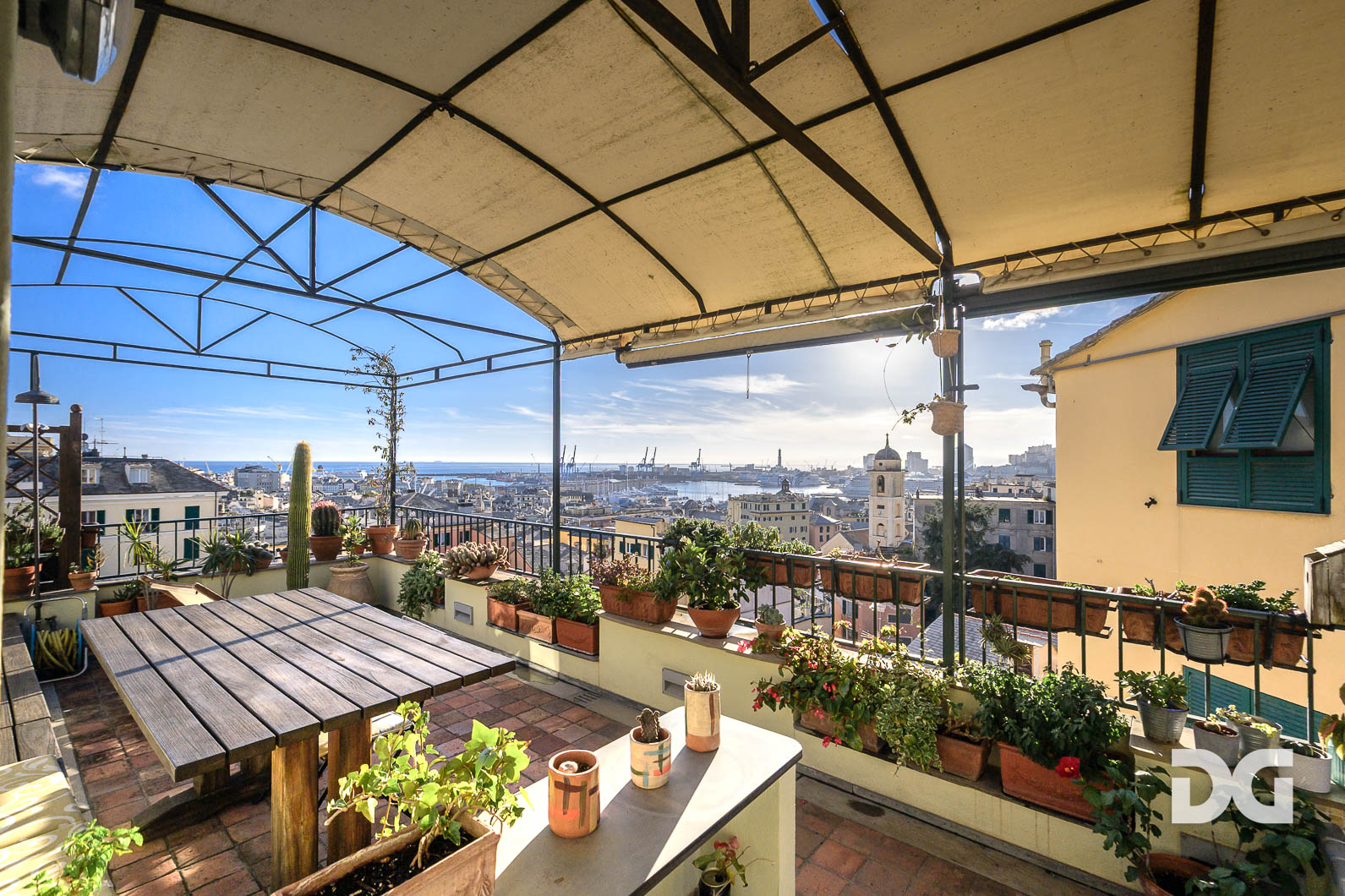 Immobiliare Del Guasta CENTRO CARMINE – PIAZZA DELLA GIUGGIOLA PANORAMICISSIMI CON TERRAZZO 