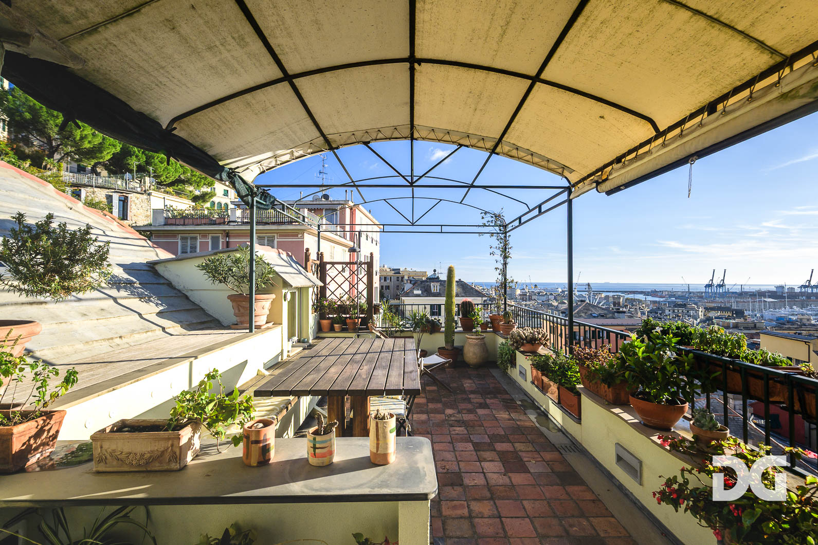 Immobiliare Del Guasta CENTRO CARMINE – PIAZZA DELLA GIUGGIOLA PANORAMICISSIMI CON TERRAZZO 