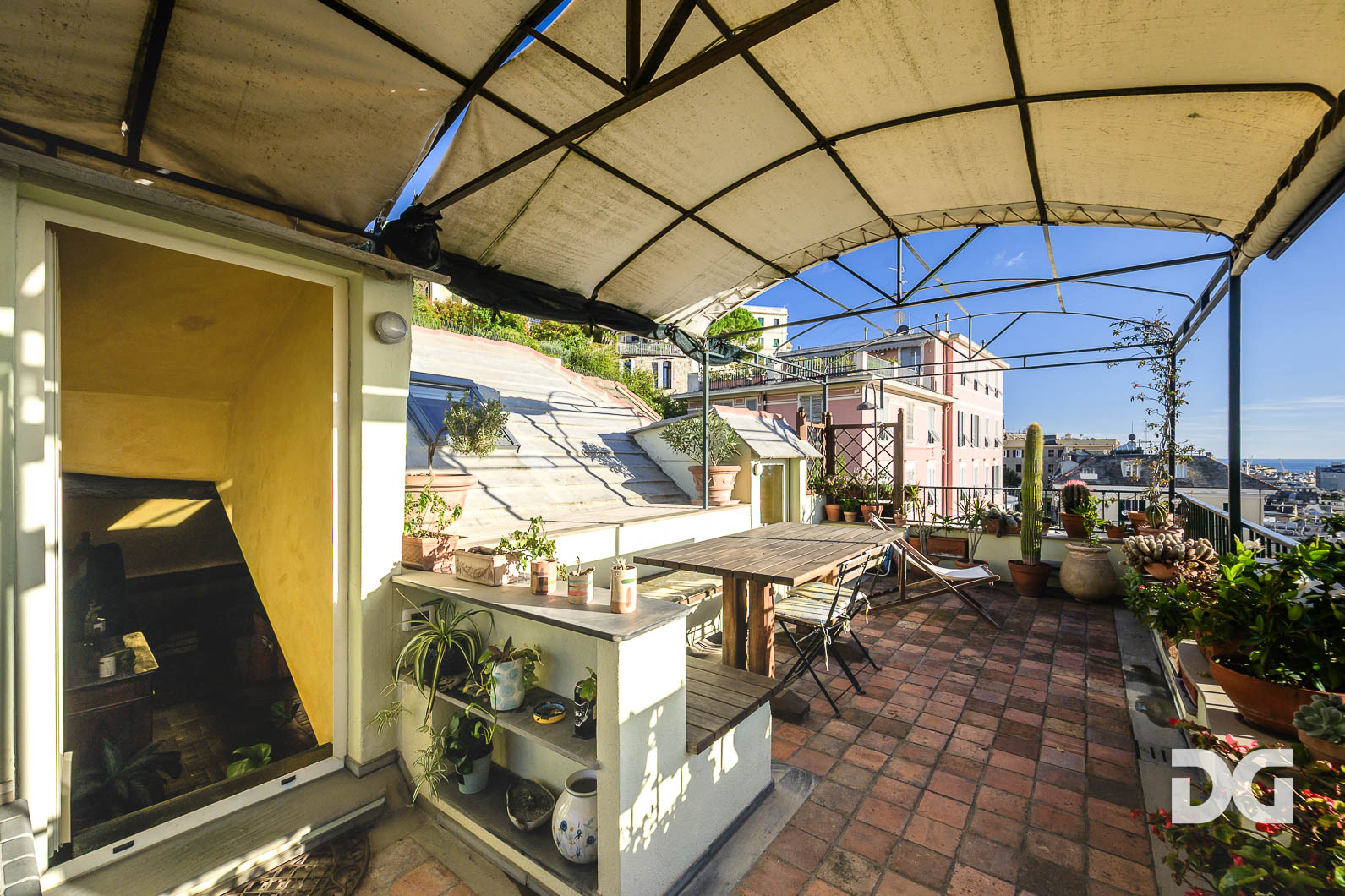Immobiliare Del Guasta CENTRO CARMINE – PIAZZA DELLA GIUGGIOLA PANORAMICISSIMI CON TERRAZZO 