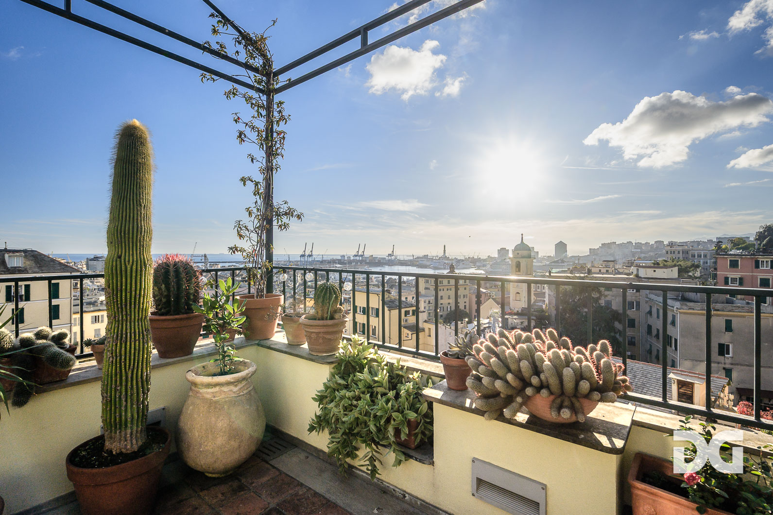 Immobiliare Del Guasta CENTRO CARMINE – PIAZZA DELLA GIUGGIOLA PANORAMICISSIMI CON TERRAZZO 