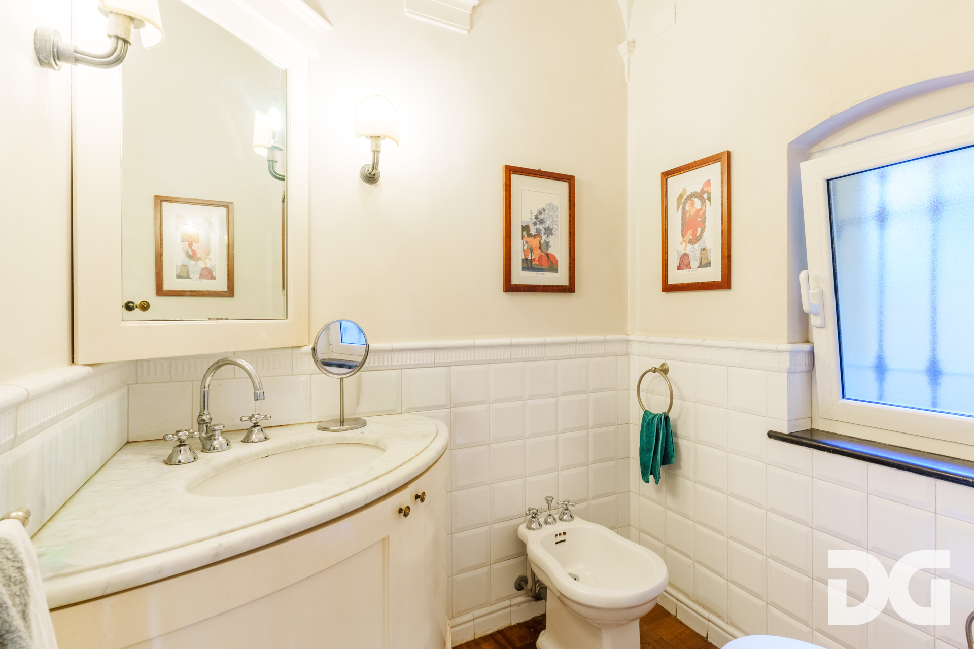 Immobiliare Del Guasta CASTELLETTO –  CORSO CARBONARA MQ. 207 CON GIARDINO, TERRAZZO E POSTO AUTO 