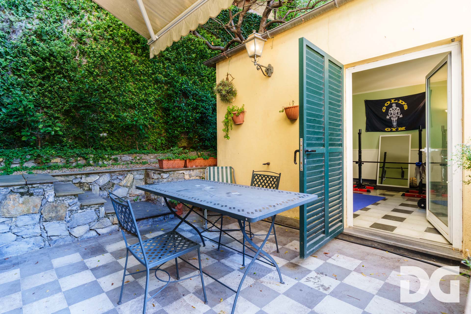 Immobiliare Del Guasta CASTELLETTO –  CORSO CARBONARA MQ. 207 CON GIARDINO, TERRAZZO E POSTO AUTO 