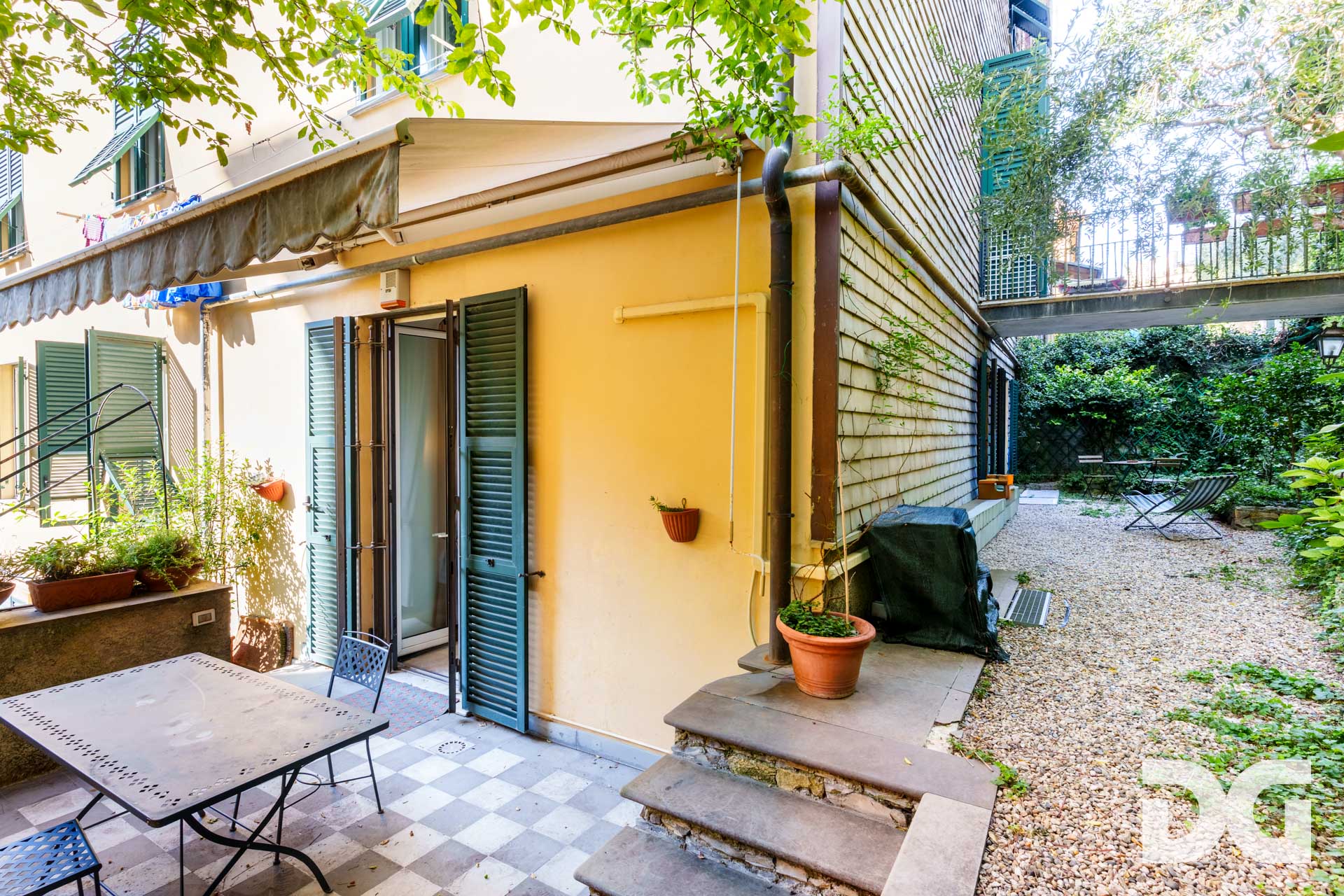 Immobiliare Del Guasta CASTELLETTO –  CORSO CARBONARA MQ. 207 CON GIARDINO, TERRAZZO E POSTO AUTO 