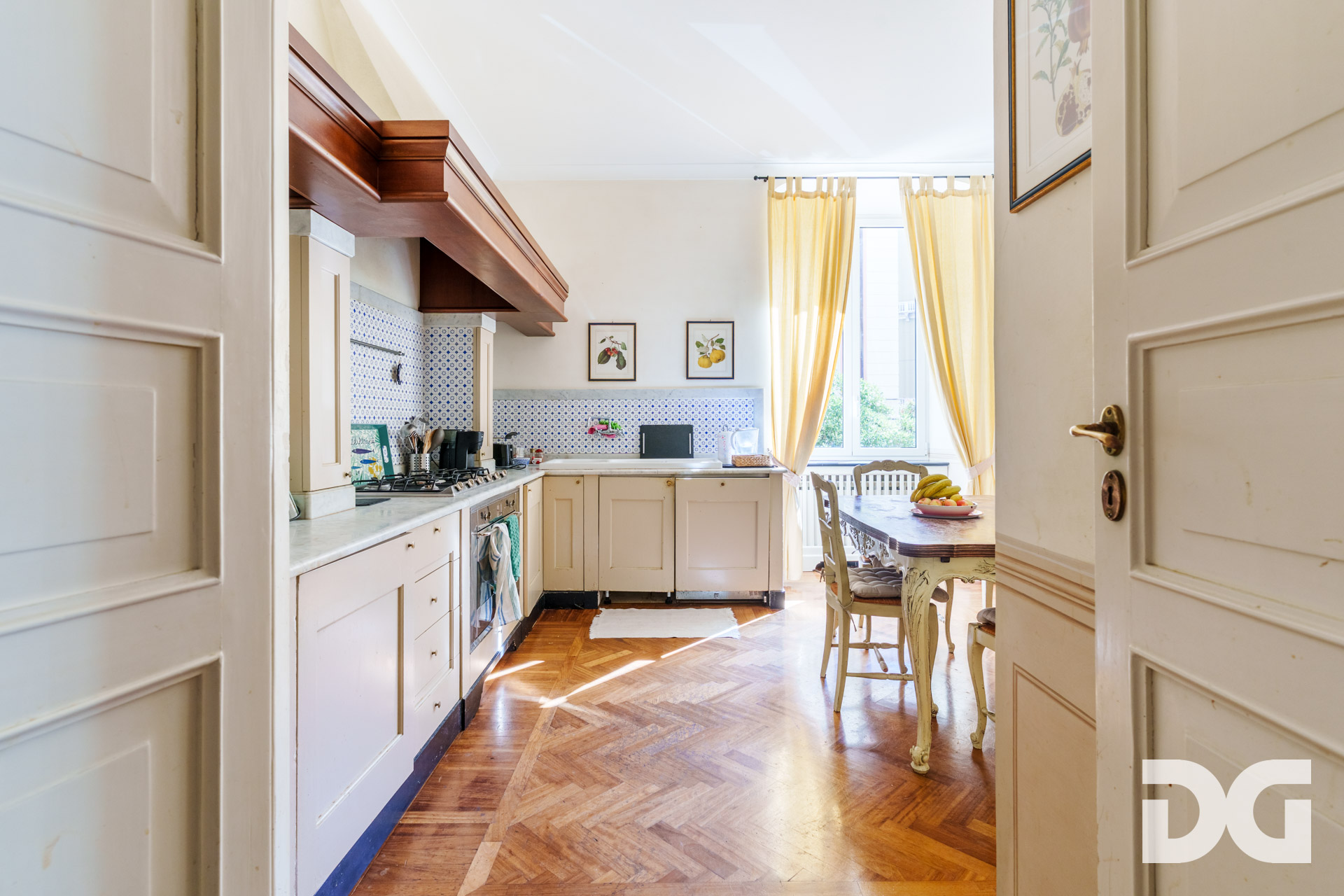 Immobiliare Del Guasta CASTELLETTO –  CORSO CARBONARA MQ. 207 CON GIARDINO, TERRAZZO E POSTO AUTO 