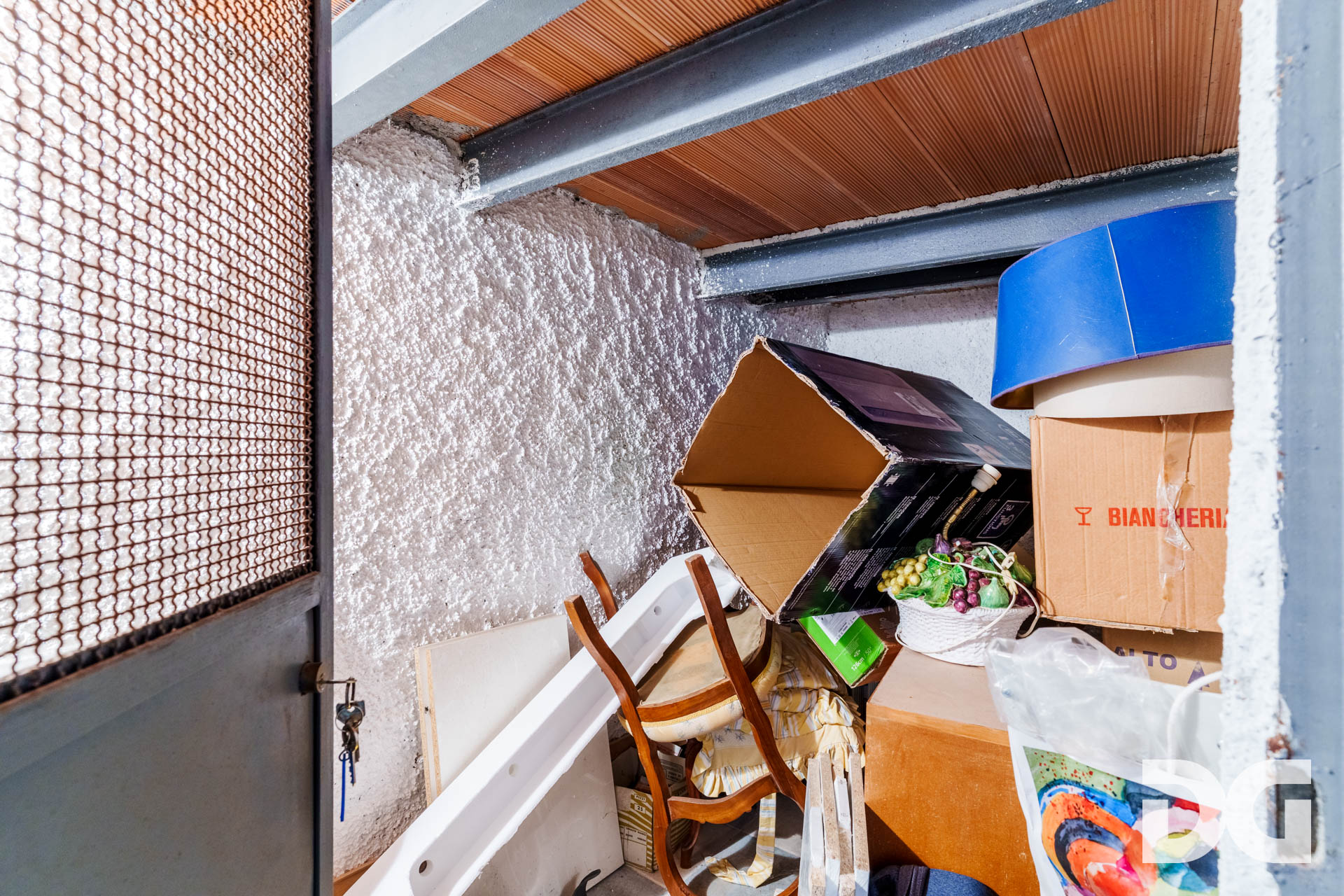 Immobiliare Del Guasta CASTELLETTO –  CORSO CARBONARA MQ. 207 CON GIARDINO, TERRAZZO E POSTO AUTO 