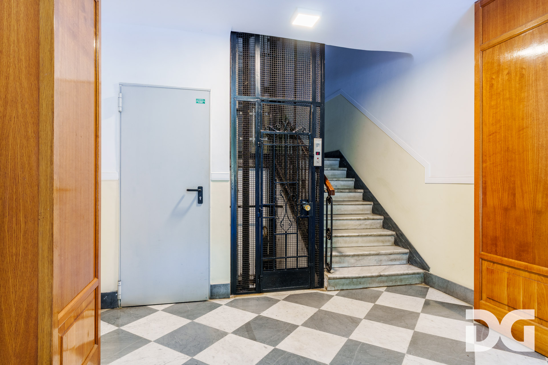 Immobiliare Del Guasta CASTELLETTO –  CORSO CARBONARA MQ. 207 CON GIARDINO, TERRAZZO E POSTO AUTO 