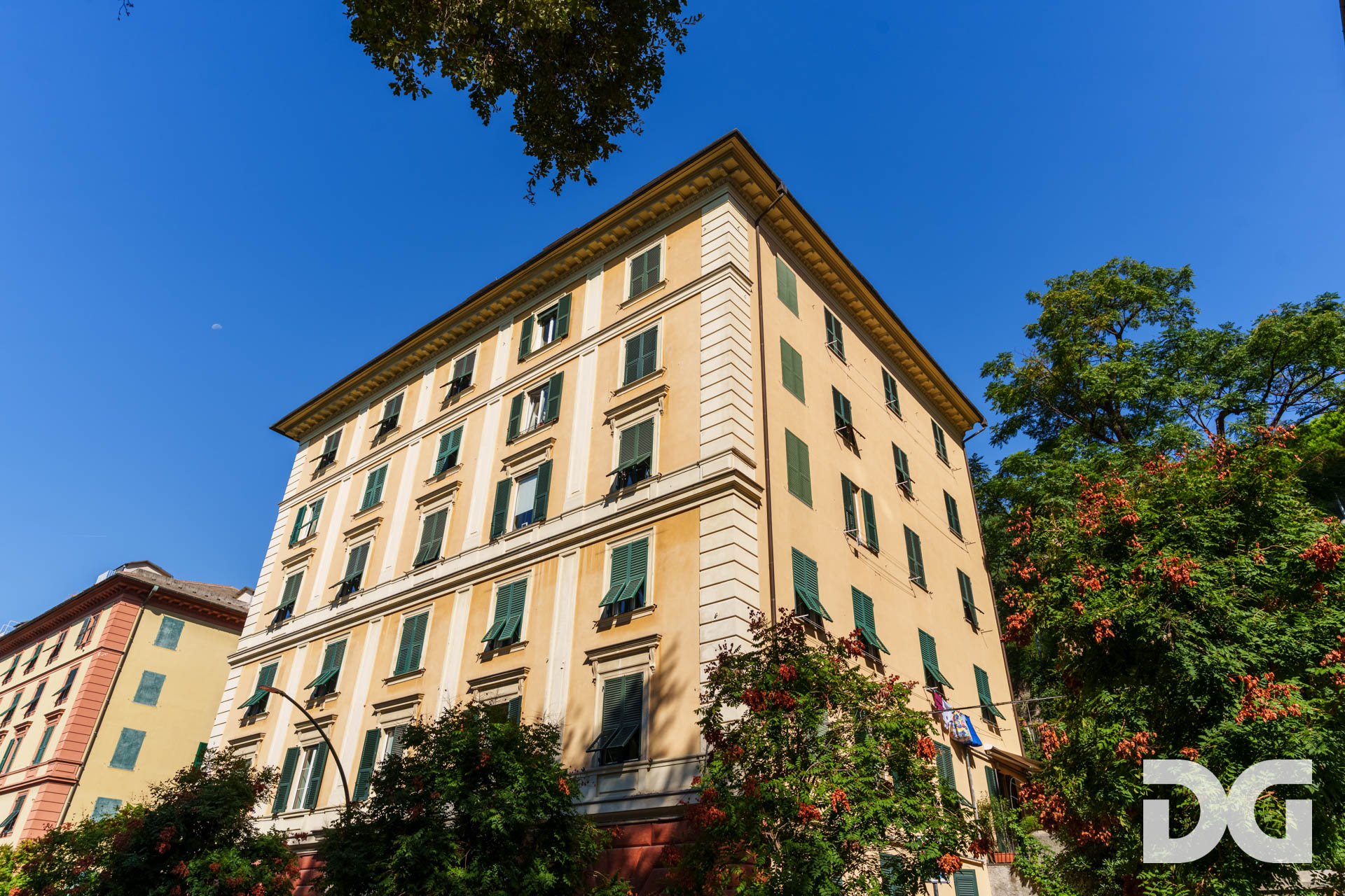 Immobiliare Del Guasta CASTELLETTO –  CORSO CARBONARA MQ. 207 CON GIARDINO, TERRAZZO E POSTO AUTO 