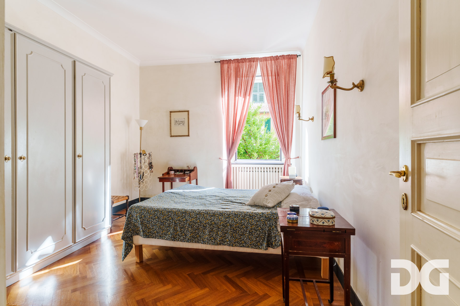 Immobiliare Del Guasta CASTELLETTO –  CORSO CARBONARA MQ. 207 CON GIARDINO, TERRAZZO E POSTO AUTO 