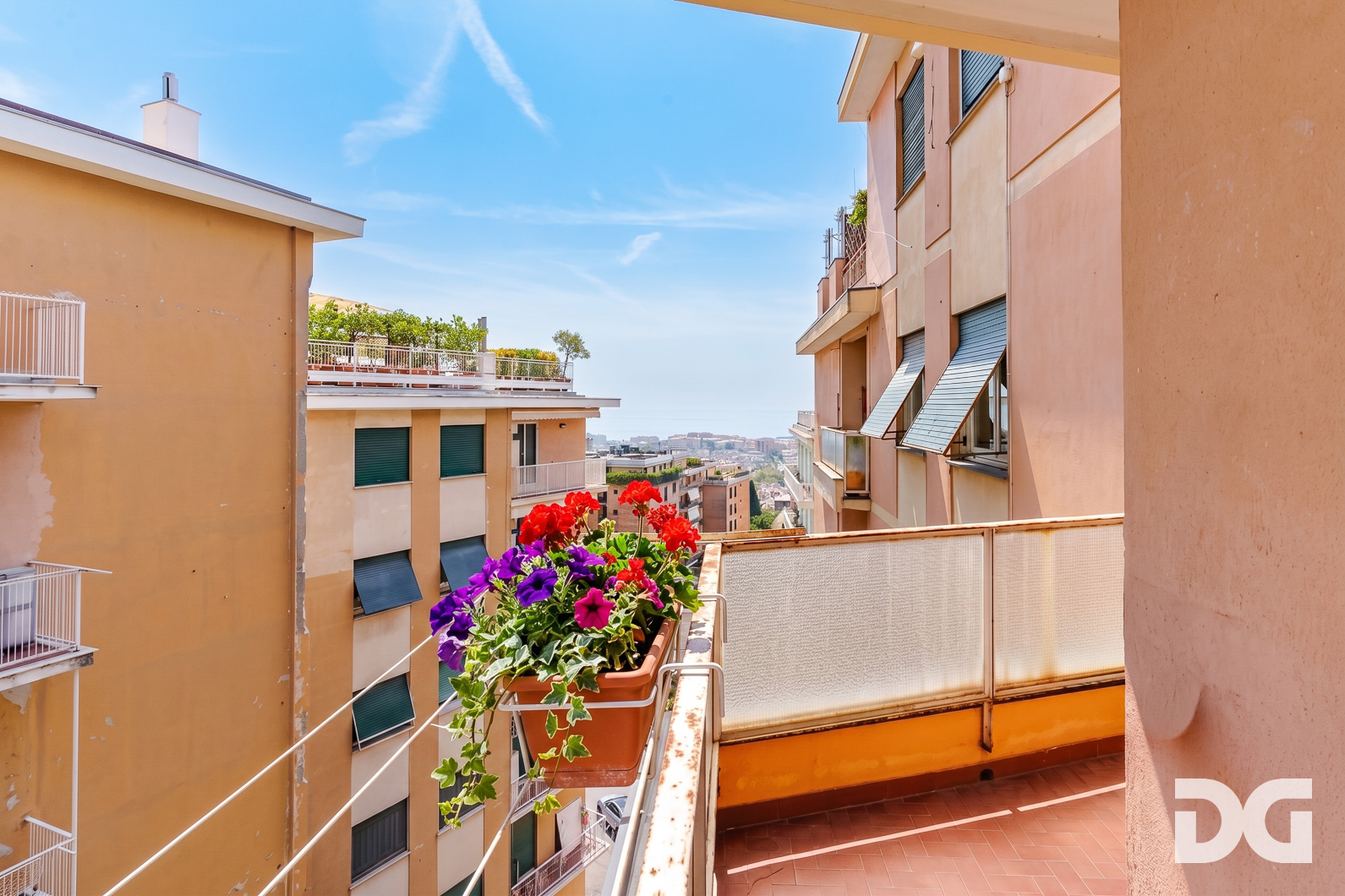 Immobiliare Del Guasta CASTELLETTO – VIA DELPINO MQ. 110 CON BALCONE, VISTA PANORAMICA E BOX 
