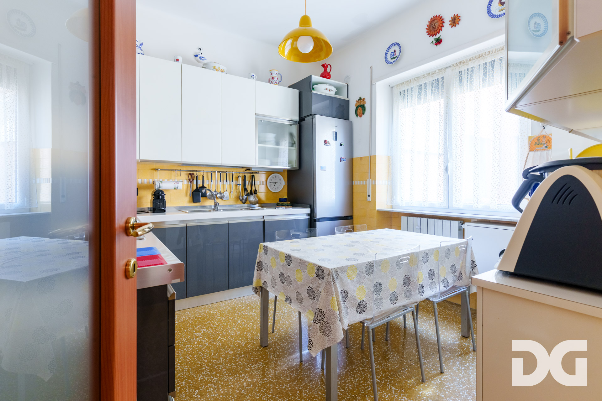 Immobiliare Del Guasta CASTELLETTO – VIA DELPINO MQ. 110 CON BALCONE, VISTA PANORAMICA E BOX 