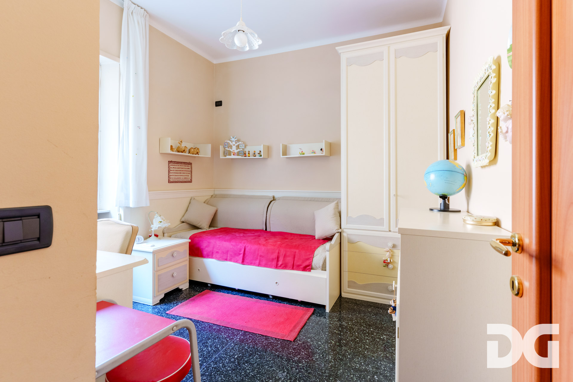 Immobiliare Del Guasta CASTELLETTO – VIA DELPINO MQ. 110 CON BALCONE, VISTA PANORAMICA E BOX 
