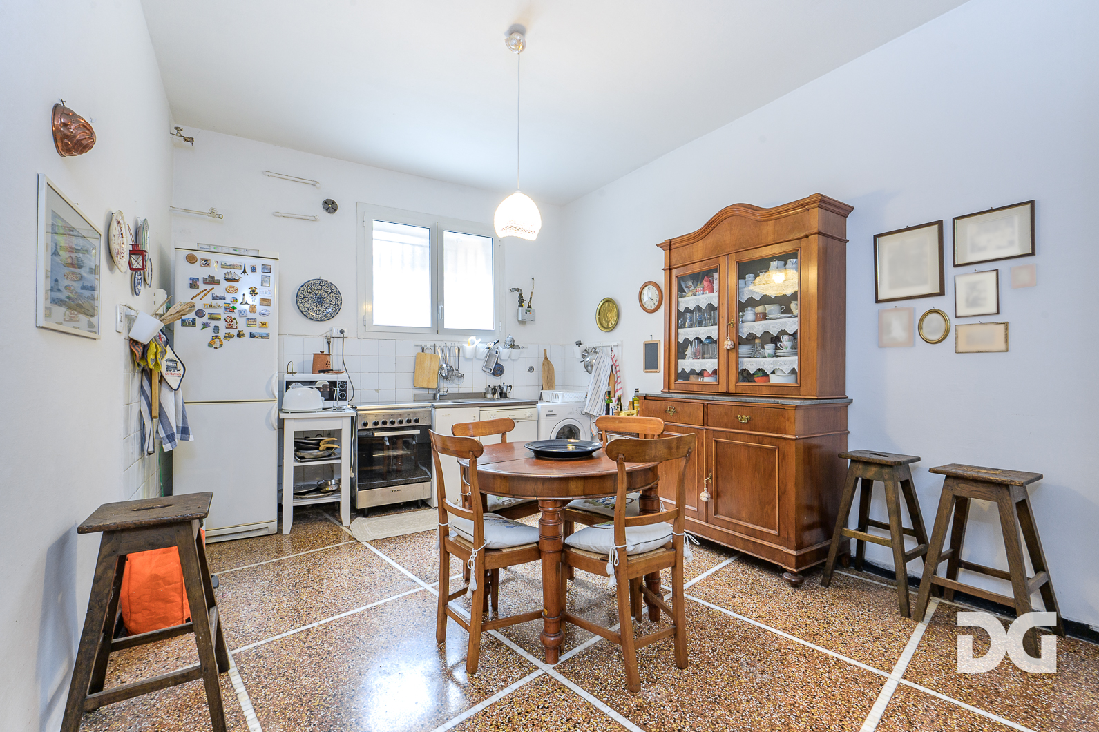 Immobiliare Del Guasta ASSAROTTI (CURTATONE) DIVISIBILI MQ. 255 TERRAZZO AL PIANO (CAT. A/2) 