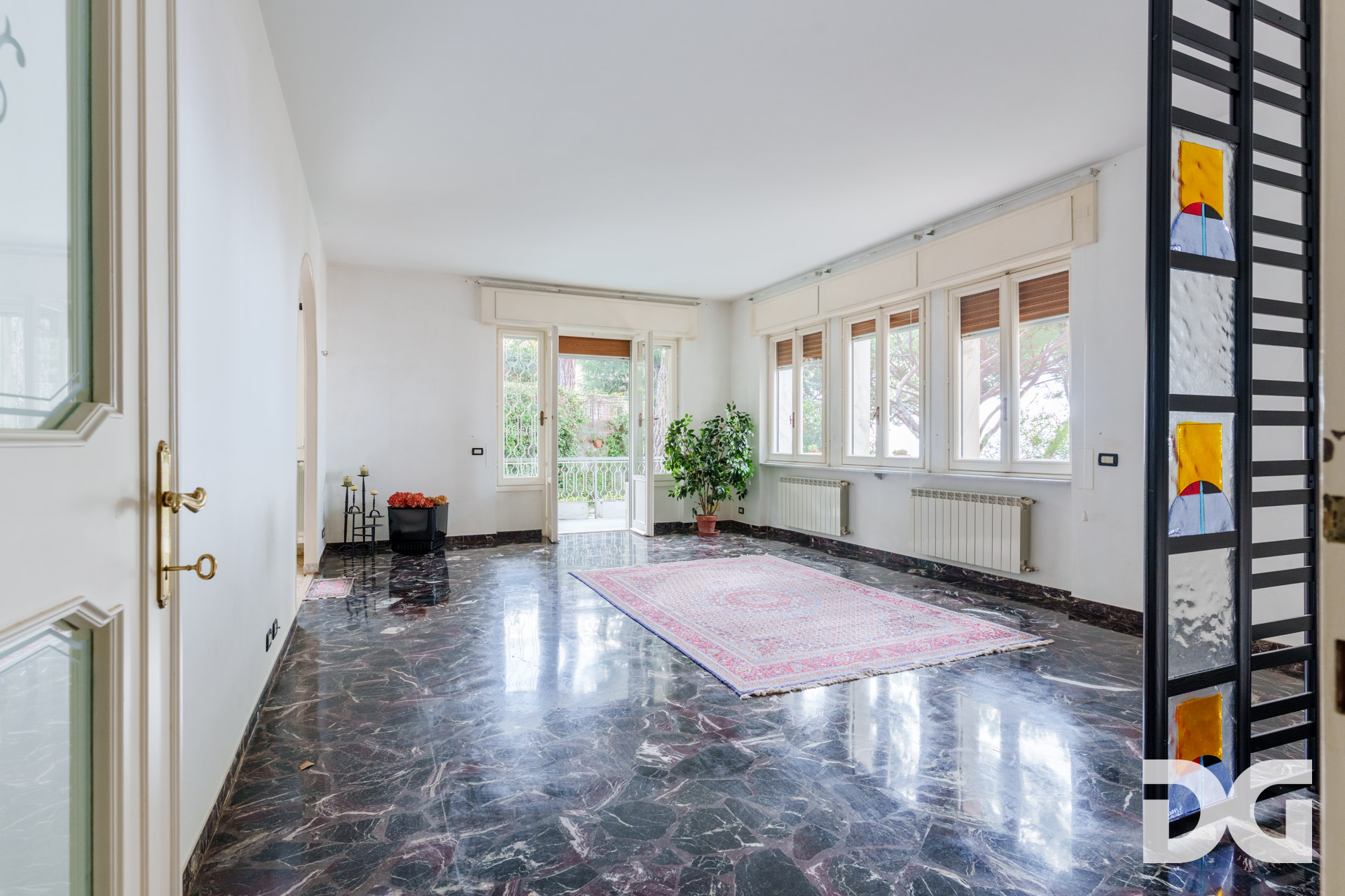 Immobiliare Del Guasta RIGHI  – VIA DOMENICO CHIODO signorili mq 174 VISTA MARE con GIARDINO-TERRAZZO - POSTO AUTO - CANTINA 