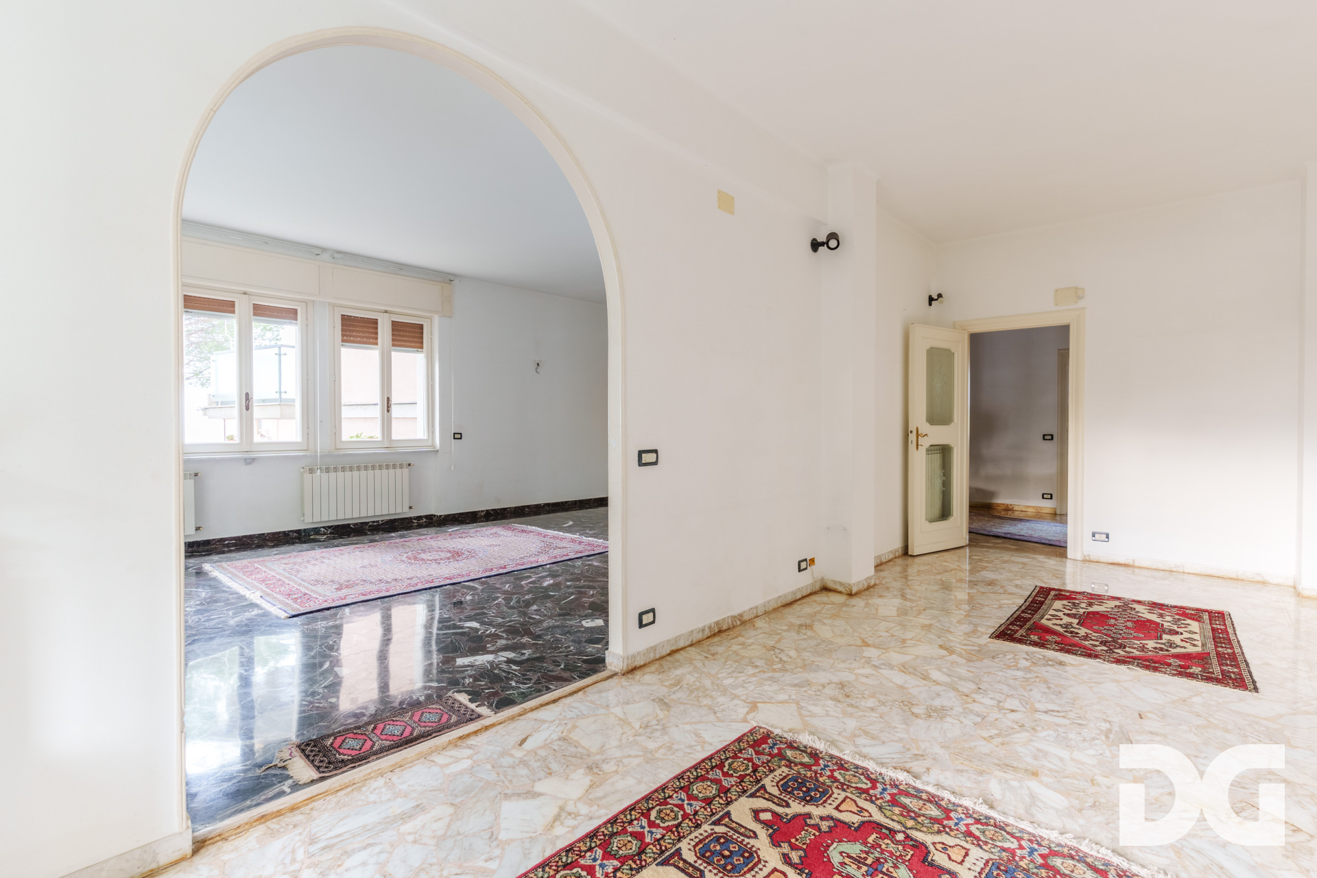 Immobiliare Del Guasta RIGHI  – VIA DOMENICO CHIODO signorili mq 174 VISTA MARE con GIARDINO-TERRAZZO - POSTO AUTO - CANTINA 