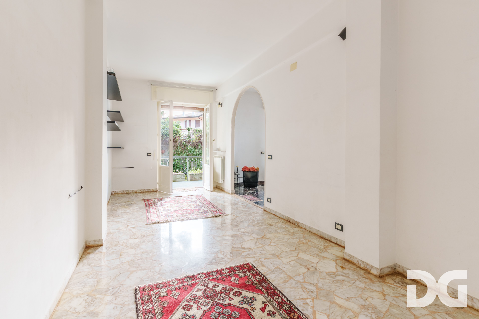Immobiliare Del Guasta RIGHI  – VIA DOMENICO CHIODO signorili mq 174 VISTA MARE con GIARDINO-TERRAZZO - POSTO AUTO - CANTINA 