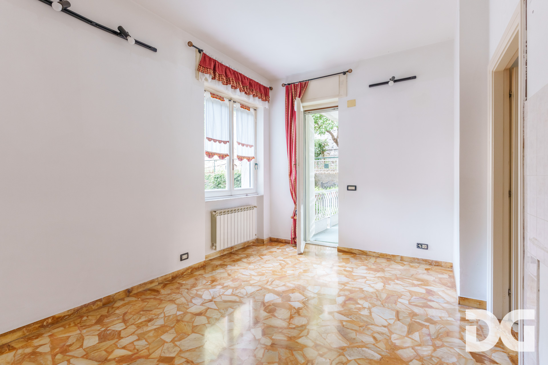 Immobiliare Del Guasta RIGHI  – VIA DOMENICO CHIODO signorili mq 174 VISTA MARE con GIARDINO-TERRAZZO - POSTO AUTO - CANTINA 