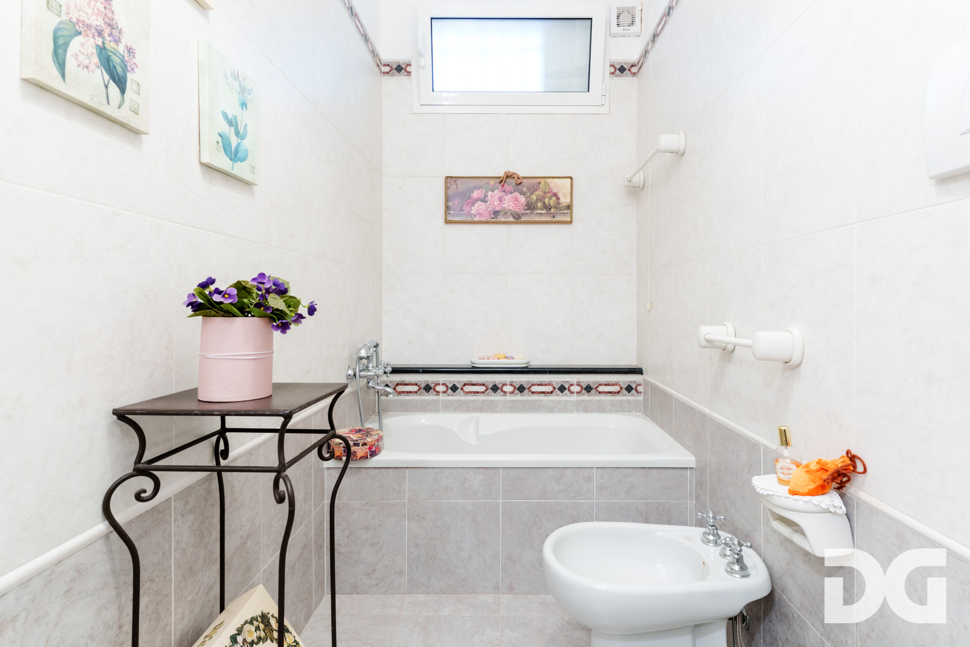 Immobiliare Del Guasta RIGHI  – VIA DOMENICO CHIODO signorili mq 174 VISTA MARE con GIARDINO-TERRAZZO - POSTO AUTO - CANTINA 