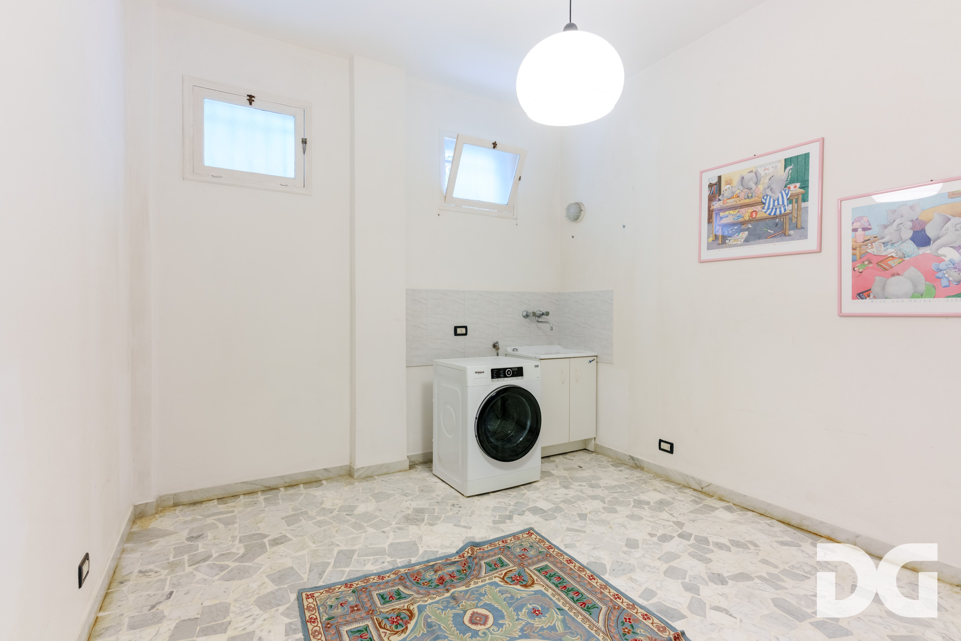 Immobiliare Del Guasta RIGHI  – VIA DOMENICO CHIODO signorili mq 174 VISTA MARE con GIARDINO-TERRAZZO - POSTO AUTO - CANTINA 