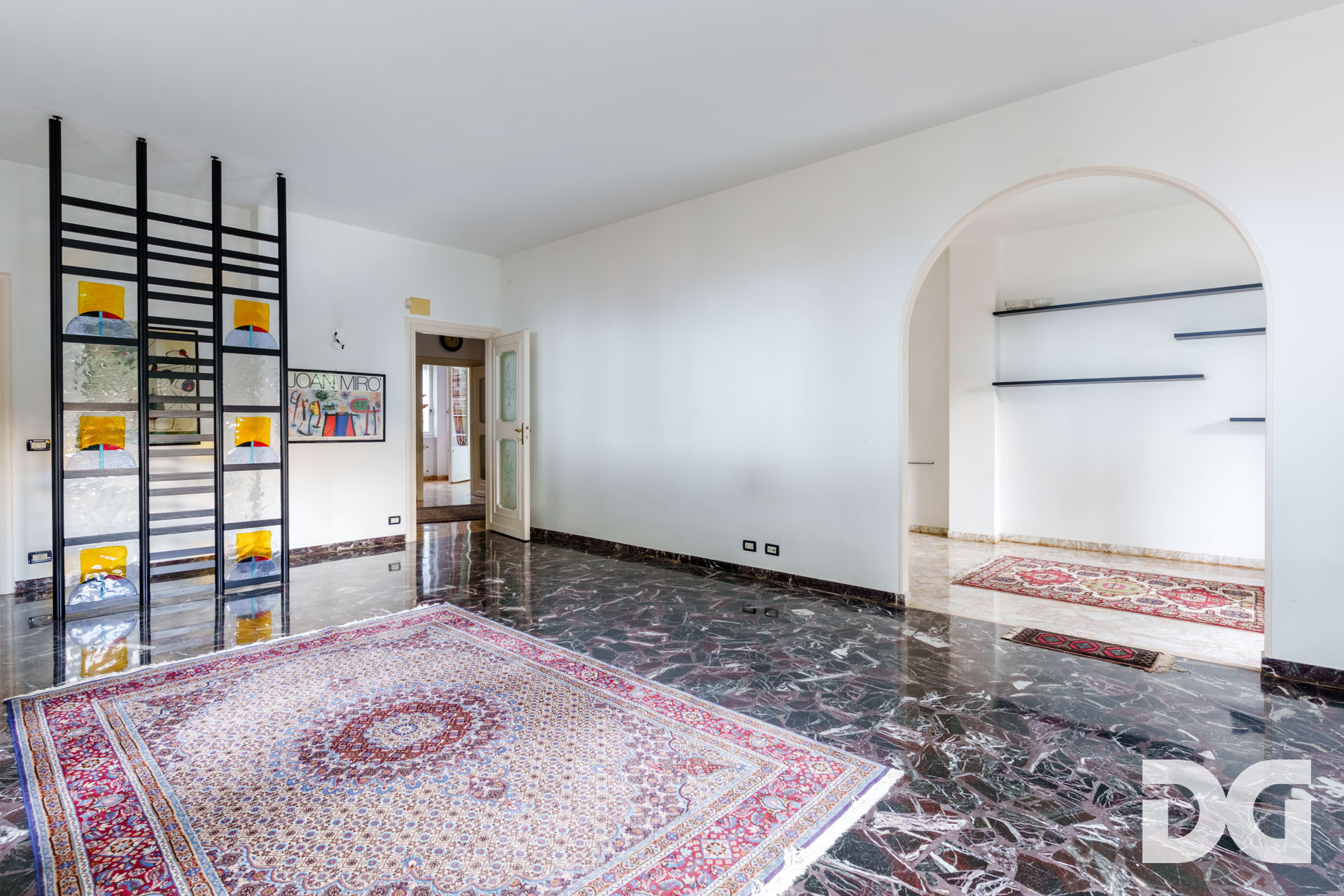 Immobiliare Del Guasta RIGHI  – VIA DOMENICO CHIODO signorili mq 174 VISTA MARE con GIARDINO-TERRAZZO - POSTO AUTO - CANTINA 