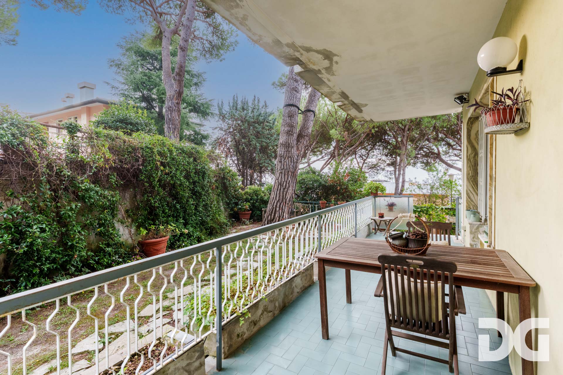 Immobiliare Del Guasta RIGHI  – VIA DOMENICO CHIODO signorili mq 174 VISTA MARE con GIARDINO-TERRAZZO - POSTO AUTO - CANTINA 