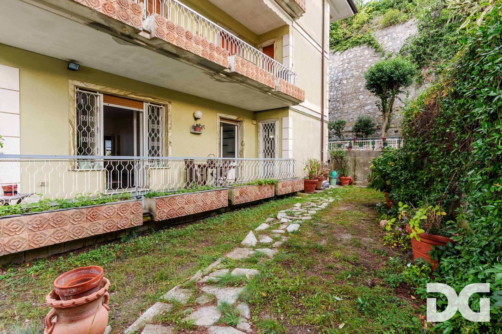 Immobiliare Del Guasta RIGHI  – VIA DOMENICO CHIODO signorili mq 174 VISTA MARE con GIARDINO-TERRAZZO - POSTO AUTO - CANTINA 