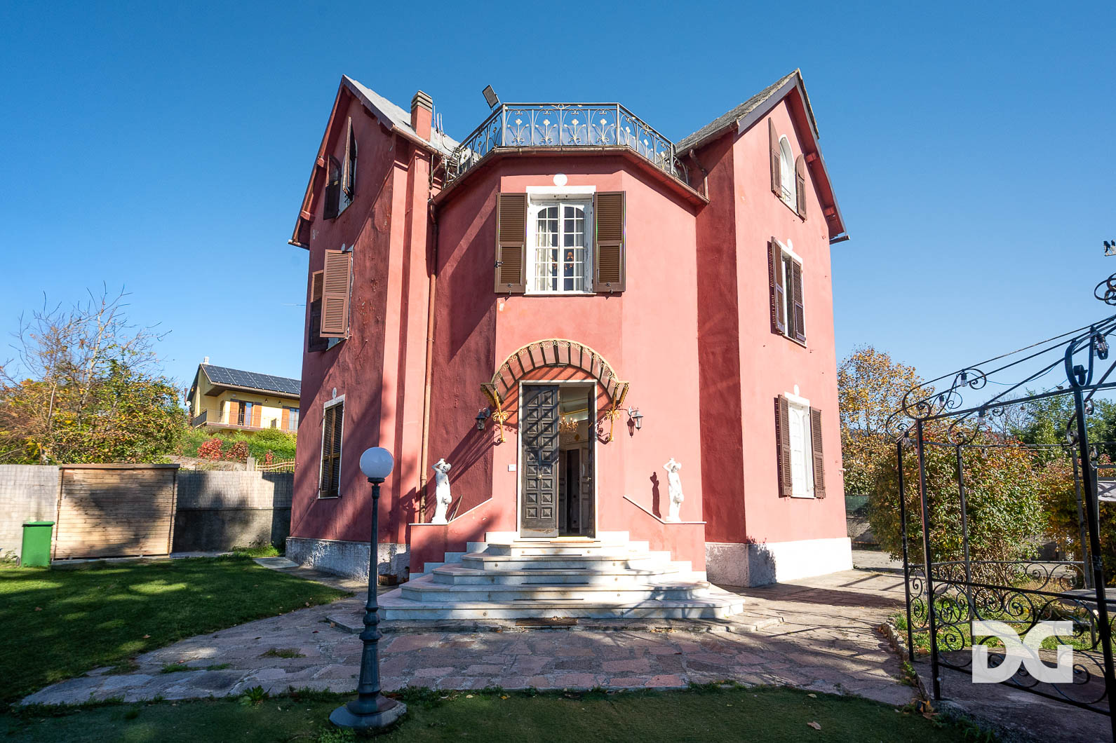 Immobiliare Del Guasta VILLA UNIFAMILIARE CON PISCINA 