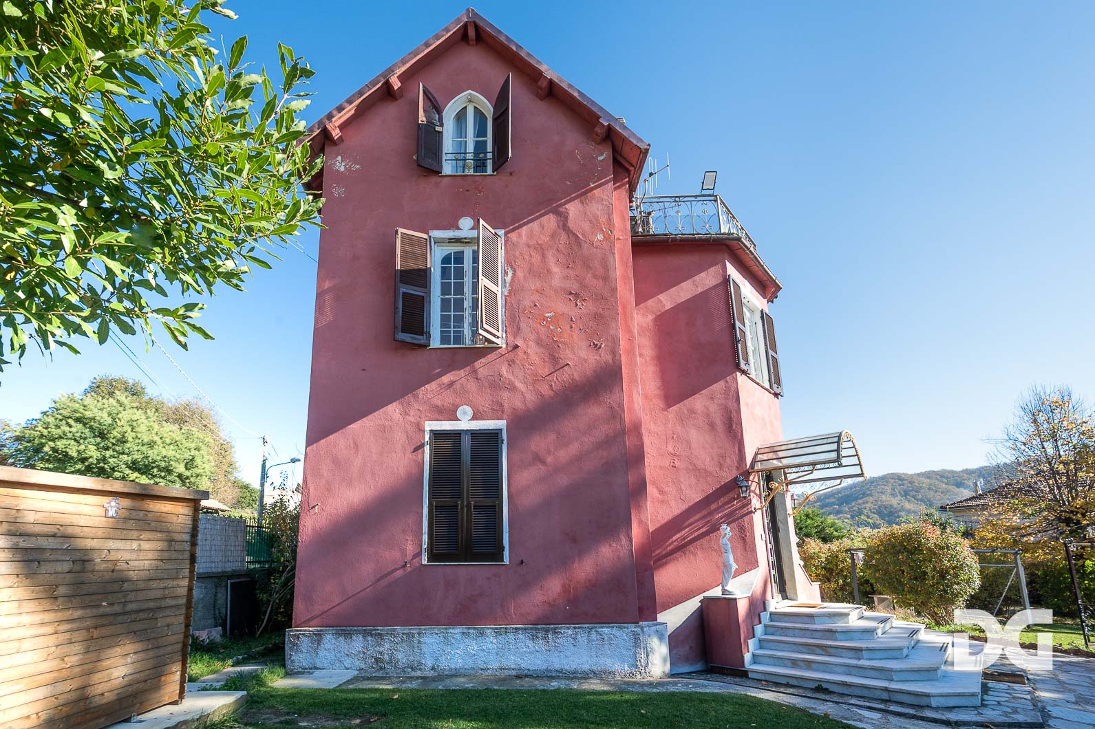 Immobiliare Del Guasta VILLA UNIFAMILIARE CON PISCINA 