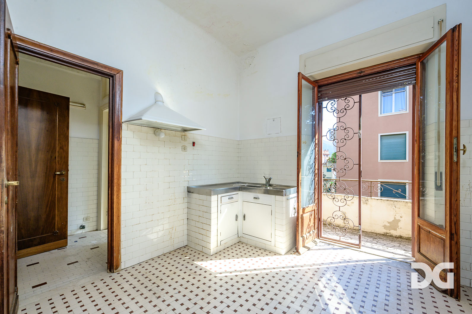 Immobiliare Del Guasta VIA CAMILLA – MQ. 147 TERRAZZO E BOX 